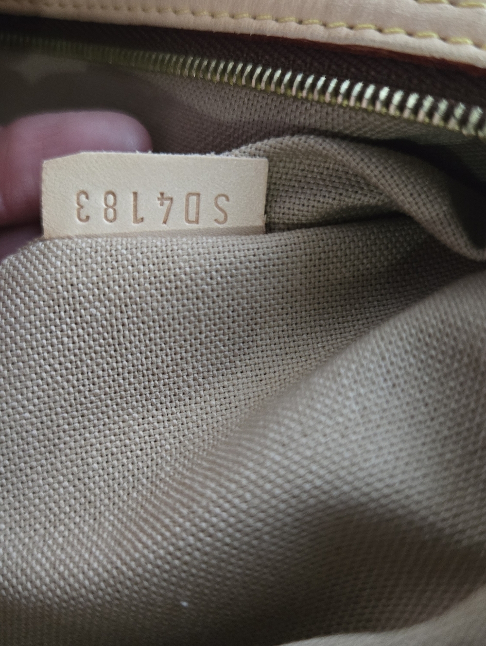 Authentic Louis Vuitton Delightful MM in classic Monogram canvas  - Picture 9 of 15